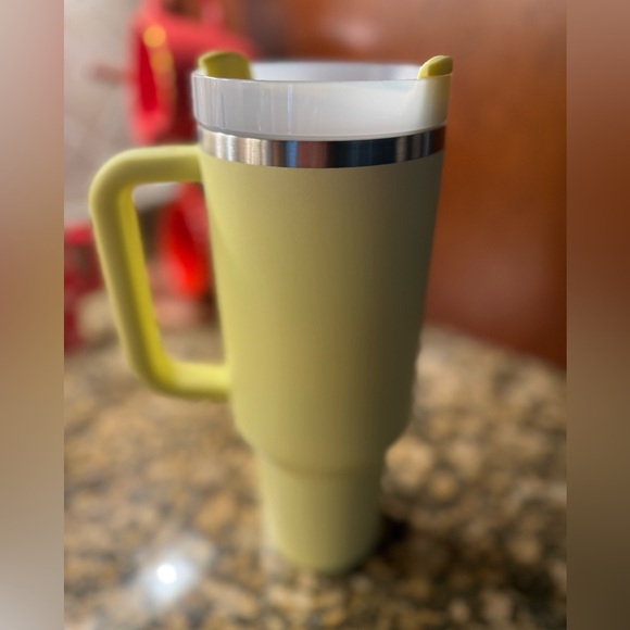 Stanley 40 oz Color- Pomelo - Picture 2 of 3